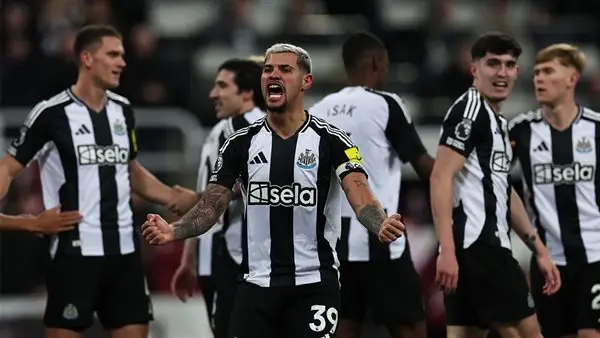 فريق نيوكاسل يسحق كريستال بالاس بنتيجة 2 - 0 في بطولة الدوري الإنجليزي.