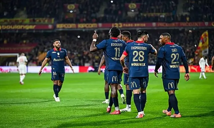 فريق لانس يسحق رين بنتيجة 3 - 1 في بطولة الدوري الفرنسي.