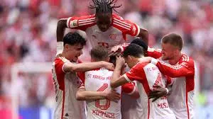 مونشنجلادباخ و باير ليفركوزن يتعادلان بنتيجة 1 - 1 في بطولة الدوري الألماني.